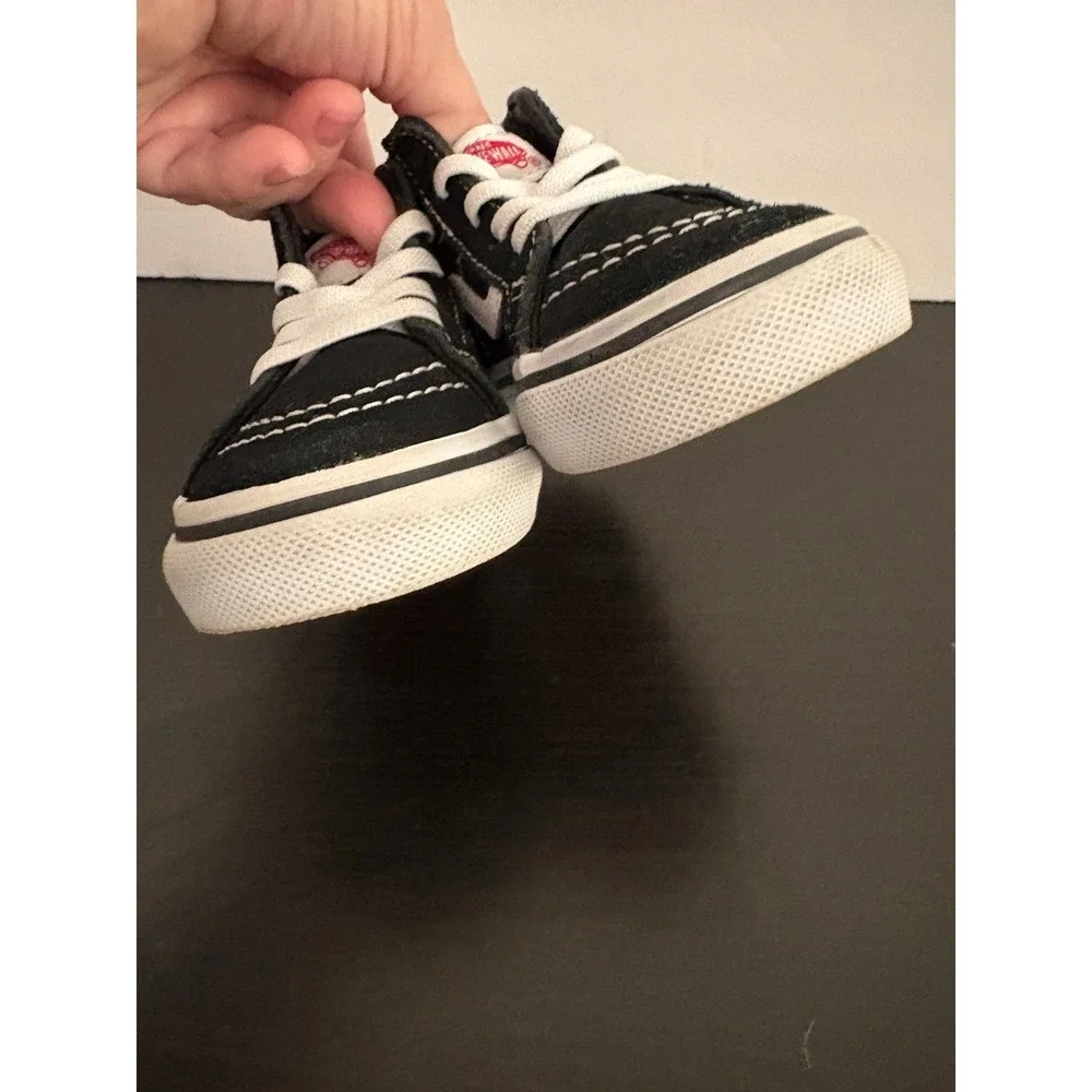 Vans Toddler Sk8-Hi Zip Sneaker Suede Canvas Size 4 Black White High Top Shoes
